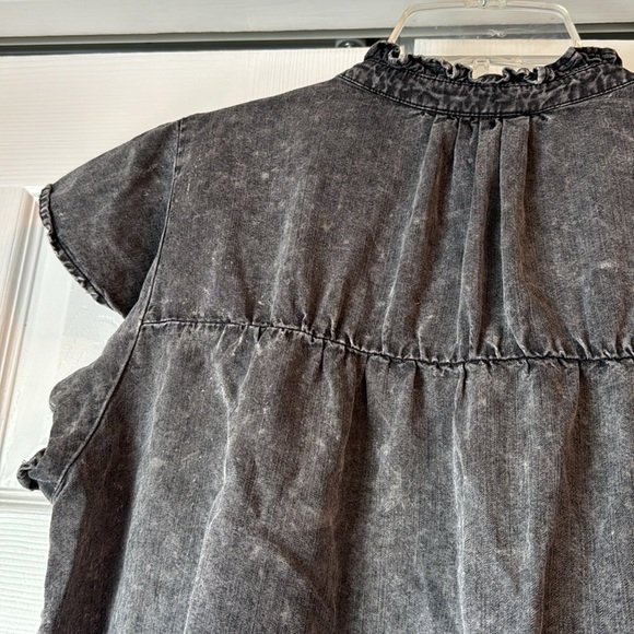 Rails “Ruthie” Ruffle Sleeve Tencel Denim Blouse – Black Acid Wash – Size M - Picture 12 of 15